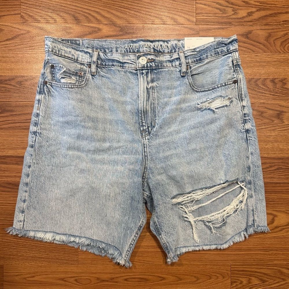 NWT American Eagle Low Rise Skater Jean Short 16